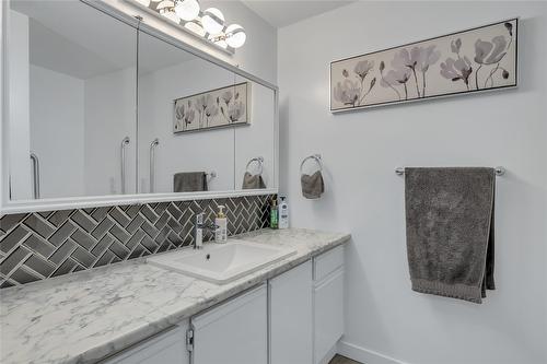 101-1610 Gordon Drive, Kelowna, BC - Indoor Photo Showing Bathroom