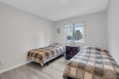 101-1610 Gordon Drive, Kelowna, BC - Indoor Photo Showing Bedroom