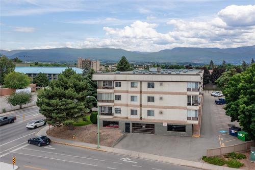 101-1610 Gordon Drive, Kelowna, BC - Outdoor