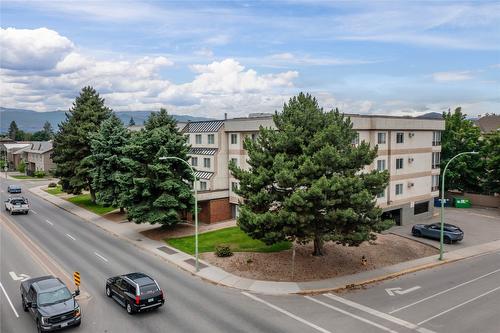 101-1610 Gordon Drive, Kelowna, BC - Outdoor