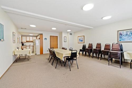 101-1610 Gordon Drive, Kelowna, BC - Indoor Photo Showing Dining Room