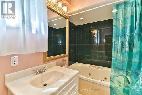 38 Eaglewood Boulevard, Mississauga, ON - Indoor Photo Showing Bathroom