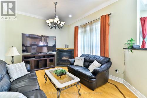 38 Eaglewood Boulevard, Mississauga, ON - Indoor Photo Showing Living Room