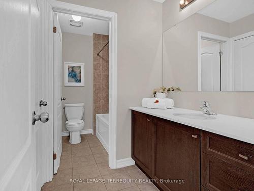 61 Jack Potts Way, Clarington, ON - Indoor Photo Showing Bathroom