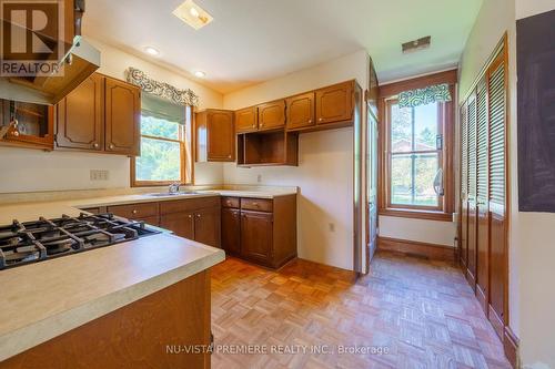 441 Queen Street, Perth South (51 - Blanshard Twp), ON - Indoor Photo Showing Kitchen