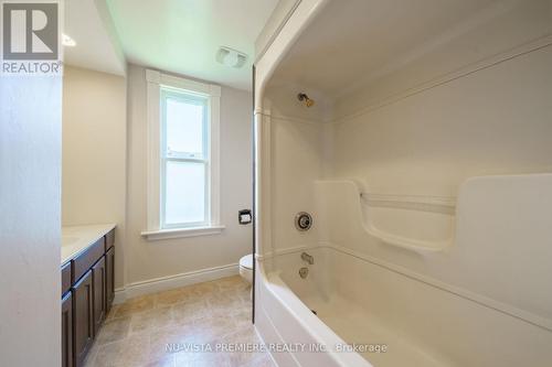 441 Queen Street, Perth South (51 - Blanshard Twp), ON - Indoor Photo Showing Bathroom