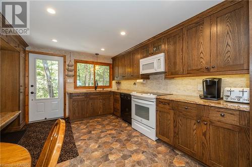 93 Borden Drive, Tobermory, ON - Indoor Photo Showing Kitchen