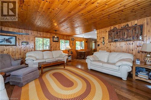 93 Borden Drive, Tobermory, ON - Indoor Photo Showing Living Room