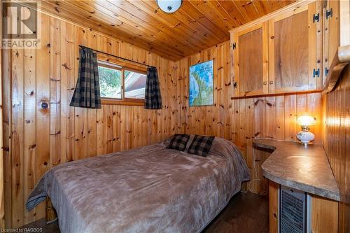 93 Borden Drive, Tobermory, ON - Indoor Photo Showing Bedroom