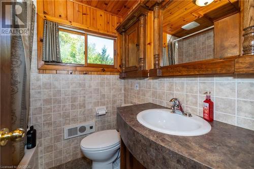 93 Borden Drive, Tobermory, ON - Indoor Photo Showing Bathroom