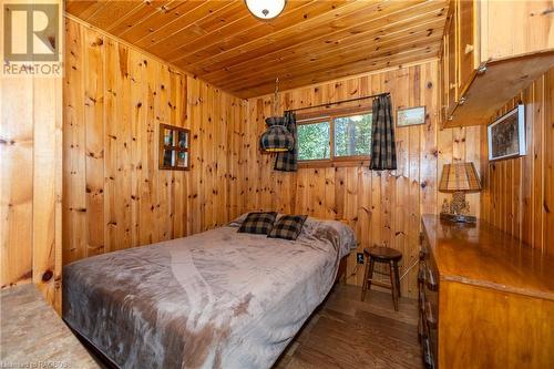 93 Borden Drive, Tobermory, ON - Indoor Photo Showing Bedroom