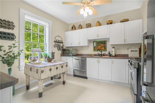 2998 Holland Road, Thorold, ON - Indoor Photo Showing Kitchen