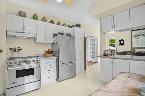 2998 Holland Road, Thorold, ON - Indoor Photo Showing Kitchen