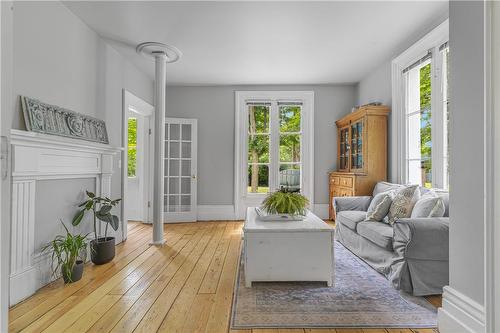 2998 Holland Road, Thorold, ON - Indoor Photo Showing Living Room