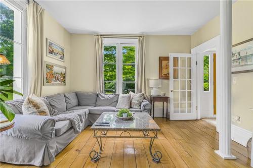 2998 Holland Road, Thorold, ON - Indoor Photo Showing Living Room