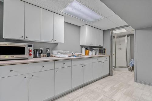 2998 Holland Road, Thorold, ON - Indoor Photo Showing Kitchen