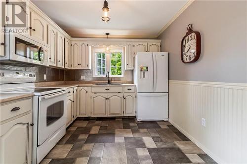 22 Des Chevaliers, Mcintosh Hill, NB - Indoor Photo Showing Kitchen