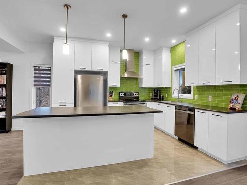 Kitchen - 23 Ch. De La Basse-Normandie, Val-Des-Monts, QC - Indoor Photo Showing Kitchen With Upgraded Kitchen