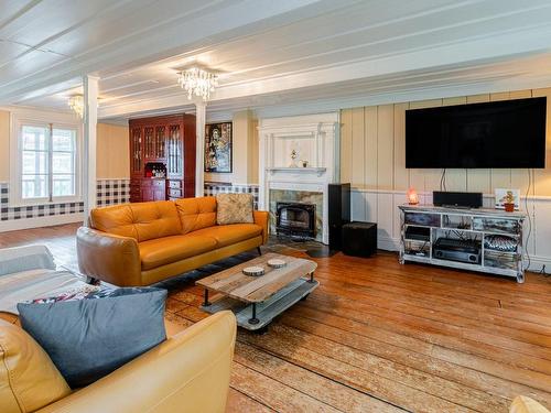 Salon - 467 Route Du Fleuve, Beaumont, QC - Indoor Photo Showing Living Room With Fireplace
