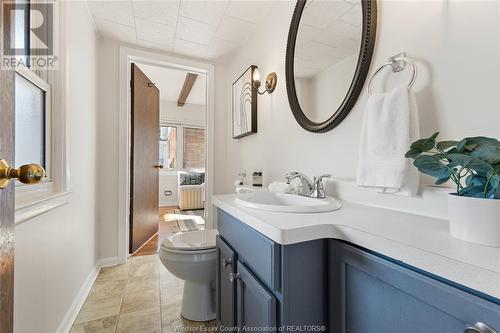 932 Moy, Windsor, ON - Indoor Photo Showing Bathroom