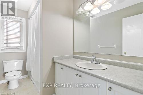 35 Nancroft Crescent, Cambridge, ON - Indoor Photo Showing Bathroom