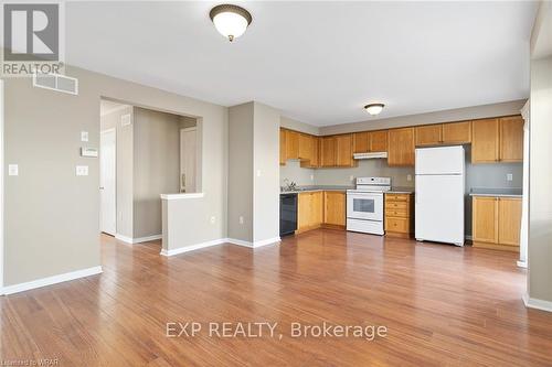 35 Nancroft Crescent, Cambridge, ON - Indoor Photo Showing Kitchen