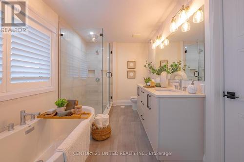 951 Bamford Terrace, Peterborough, ON - Indoor Photo Showing Bathroom