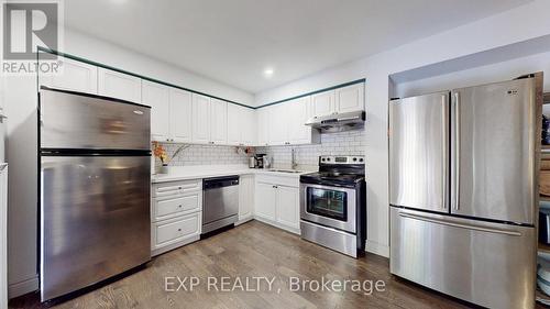 329 Milestone Crescent, Aurora (Aurora Village), ON - Indoor Photo Showing Kitchen With Stainless Steel Kitchen