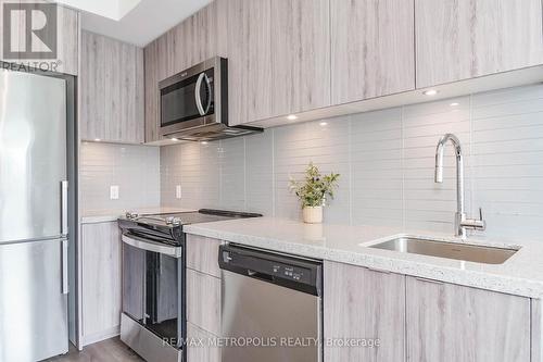 217W - 3 Rosewater Street, Richmond Hill, ON - Indoor Photo Showing Kitchen With Upgraded Kitchen