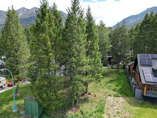 7332 Yoho Drive, Radium Hot Springs, BC 