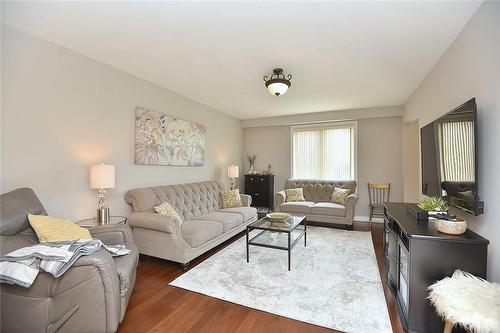27 Dalia Avenue, Hamilton, ON - Indoor Photo Showing Living Room