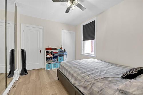 1617 Main Street E, Hamilton, ON - Indoor Photo Showing Bedroom