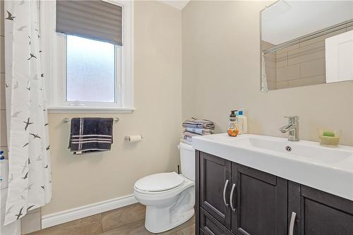1617 Main Street E, Hamilton, ON - Indoor Photo Showing Bathroom