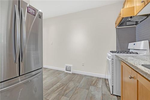 1617 Main Street E, Hamilton, ON - Indoor Photo Showing Kitchen