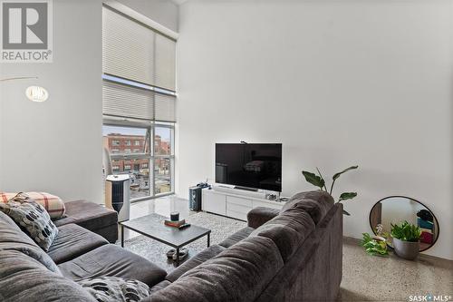 327 120 23Rd Street E, Saskatoon, SK - Indoor Photo Showing Living Room