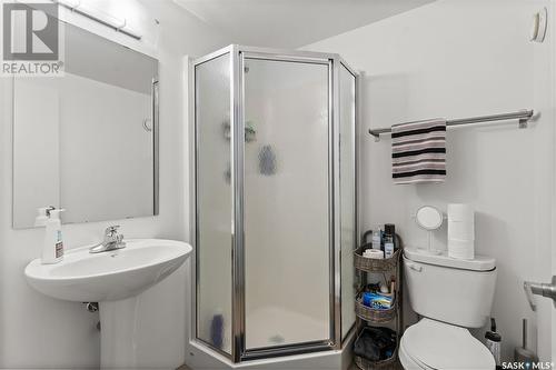 327 120 23Rd Street E, Saskatoon, SK - Indoor Photo Showing Bathroom