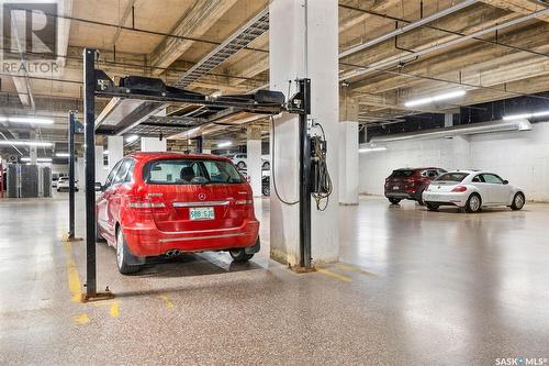 327 120 23Rd Street E, Saskatoon, SK - Indoor Photo Showing Garage