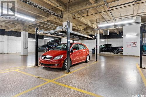 327 120 23Rd Street E, Saskatoon, SK - Indoor Photo Showing Garage