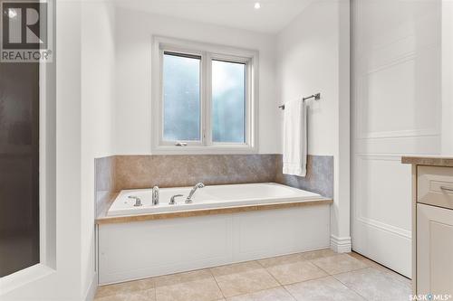 6011 Wascana Court, Regina, SK - Indoor Photo Showing Bathroom