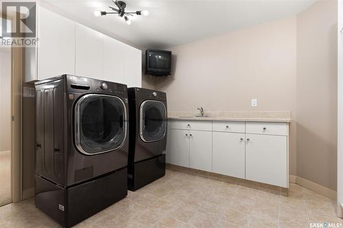 6011 Wascana Court, Regina, SK - Indoor Photo Showing Laundry Room
