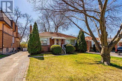 213 Epsom Downs Drive, Toronto (Downsview-Roding-Cfb), ON - Outdoor