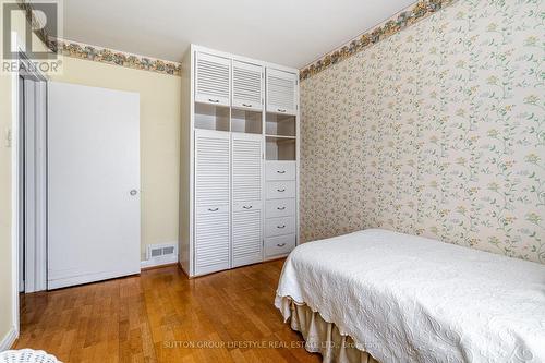 213 Epsom Downs Drive, Toronto (Downsview-Roding-Cfb), ON - Indoor Photo Showing Bedroom