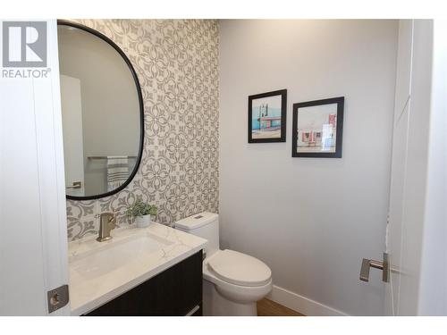 1008 87 Avenue, Dawson Creek, BC - Indoor Photo Showing Bathroom