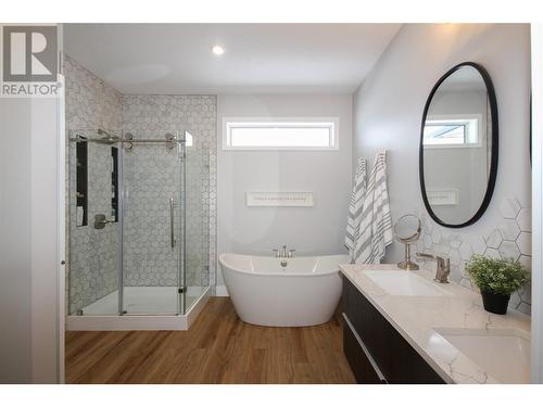 1008 87 Avenue, Dawson Creek, BC - Indoor Photo Showing Bathroom