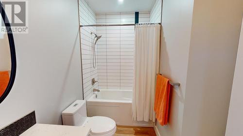 1008 87 Avenue, Dawson Creek, BC - Indoor Photo Showing Bathroom