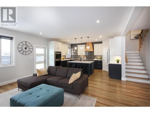 1008 87 Avenue, Dawson Creek, BC - Indoor Photo Showing Living Room