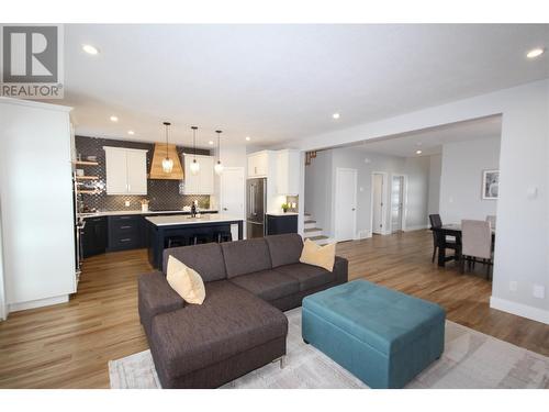 1008 87 Avenue, Dawson Creek, BC - Indoor Photo Showing Living Room