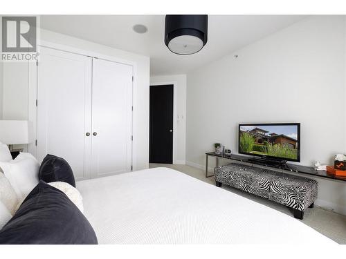 328 Cordon Place, Vernon, BC - Indoor Photo Showing Bedroom