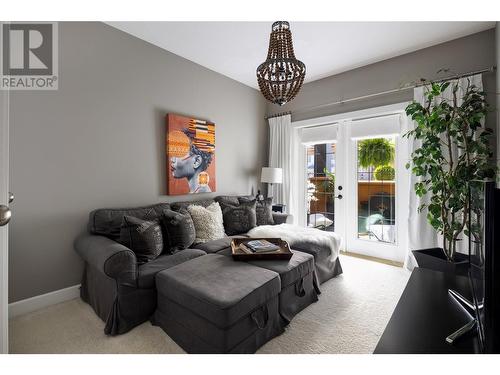 328 Cordon Place, Vernon, BC - Indoor Photo Showing Living Room