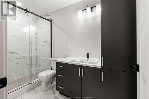 299 Melanie St, Dieppe, NB - Indoor Photo Showing Bathroom